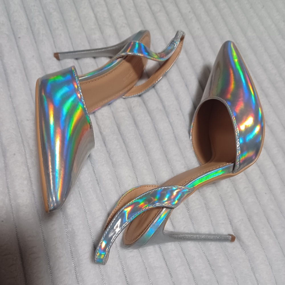 Holographic heels